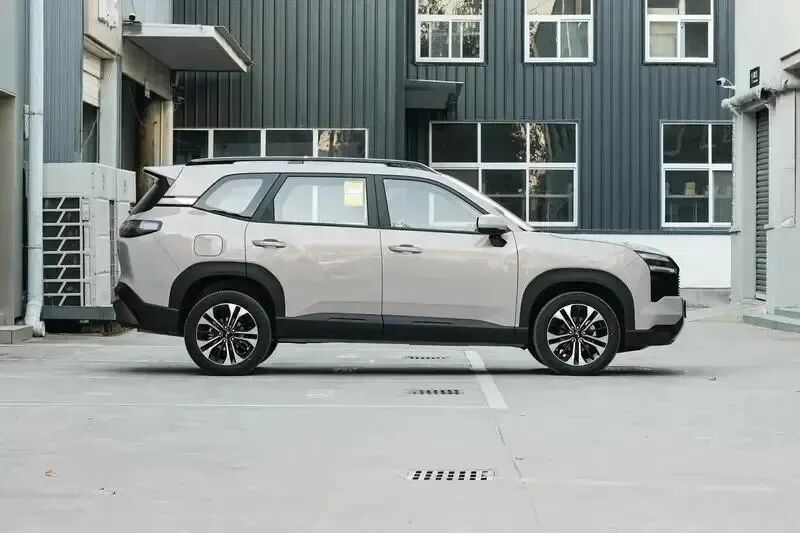 首发5.98万起！燃油/插混/纯电三种动力！五菱星光560！