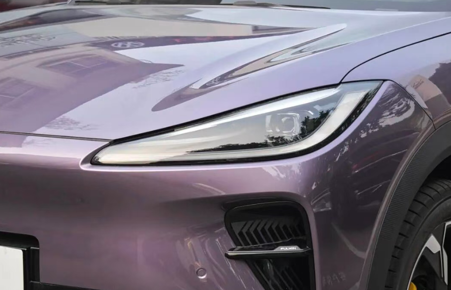 12.99万起！中型SUV杀入12万级市场？256色氛围灯、全景天幕，续航2000km！